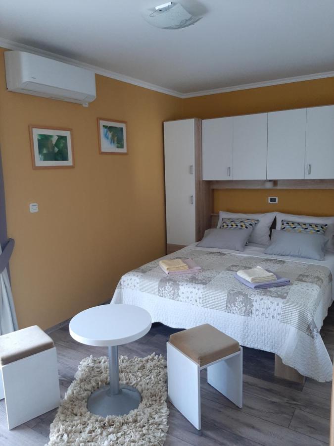 Rooms Neda 拉布 外观 照片